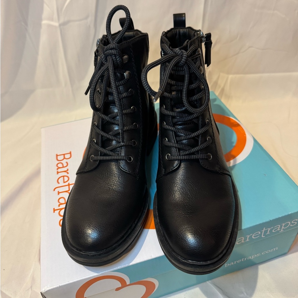 Baretraps Women's Amysue Lace Up Bootie size 7- Brand New
